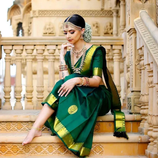 Green_Riddhi_creatrion_Embellished_Banarasi_Jacquard_Saree_(Green)